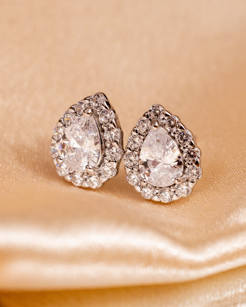 Arete Gota Cristal Borde Plateado