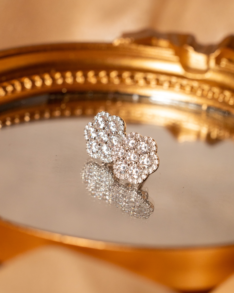 Arete Flor Plateado Cristales Borde