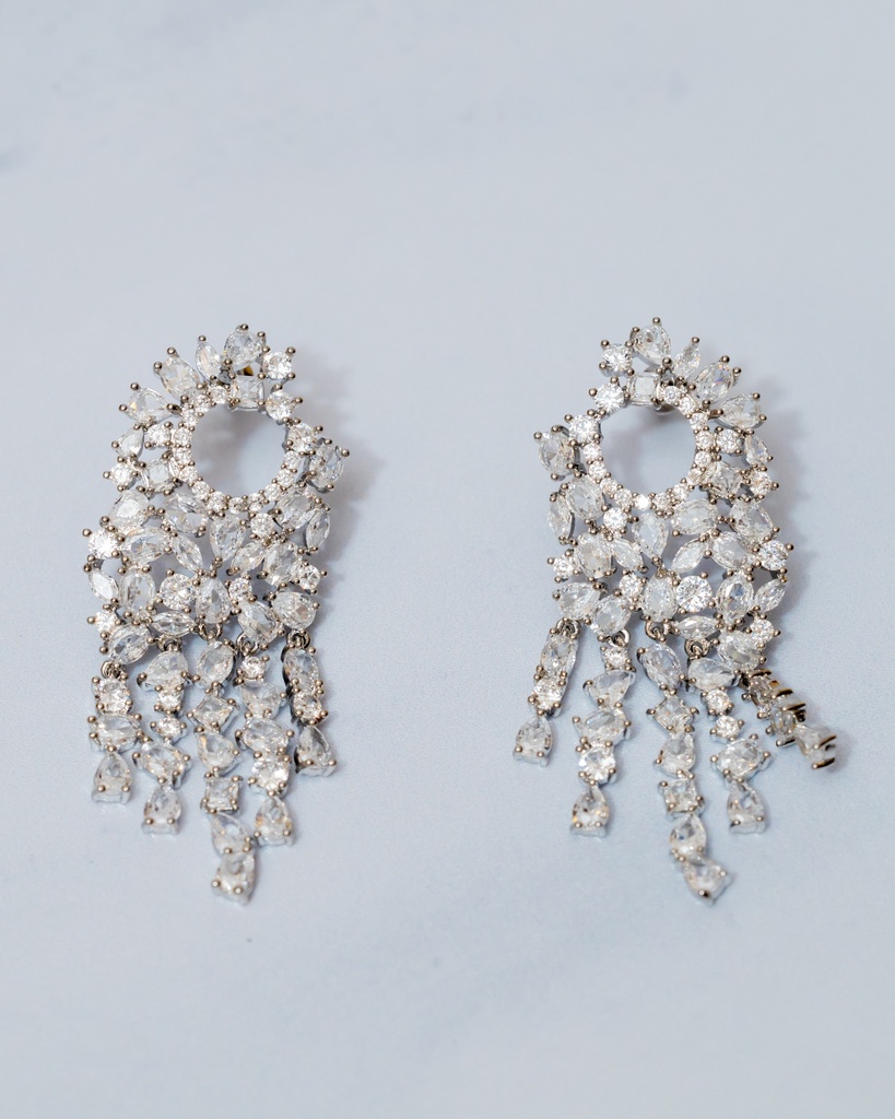 Arete Plateado Cristales Colgando CZ