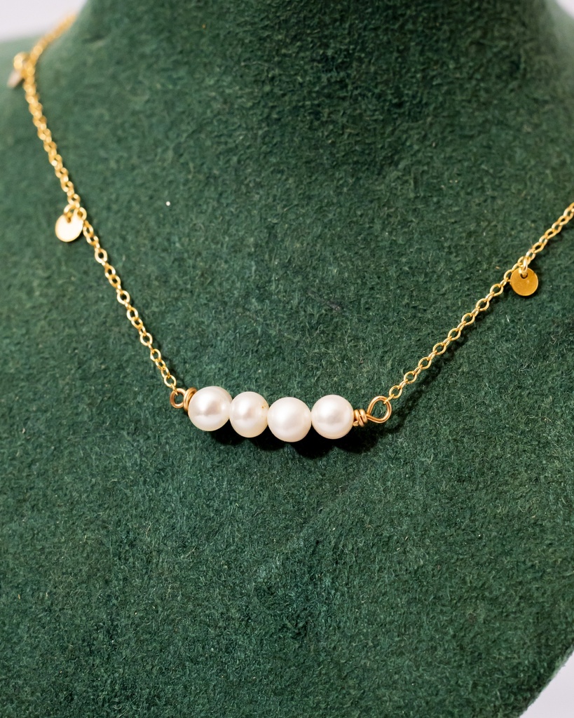 Collar Plaquita  4 perlas