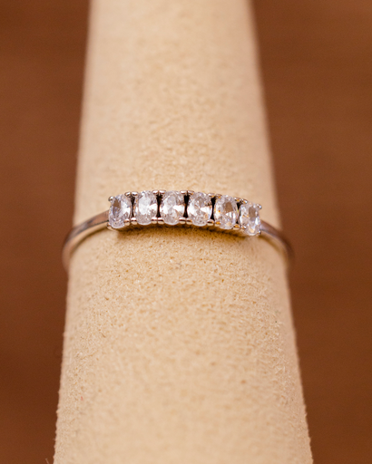 Anillo Fino Cuadritos Ovalo Arriba Plateado